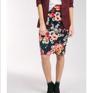 NWT - Agnes & Dora - Pencil Skirt - L